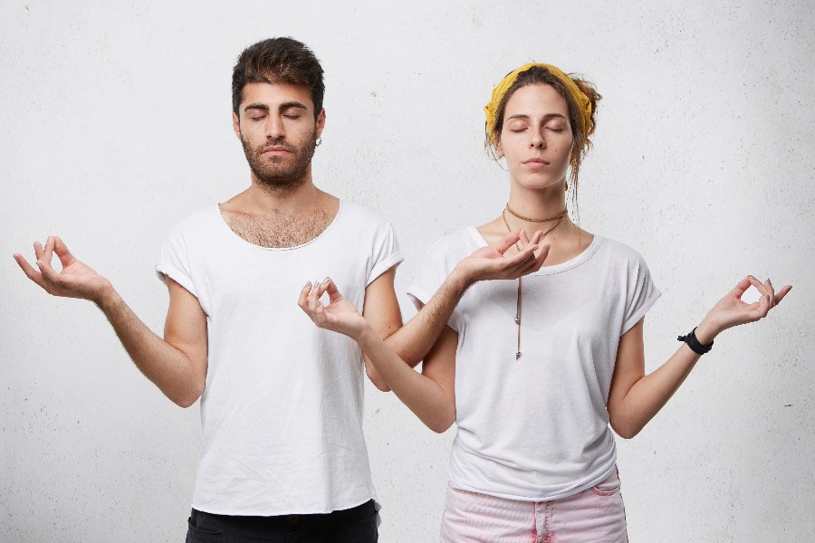 What's the Difference Between Mindfulness and Meditation?